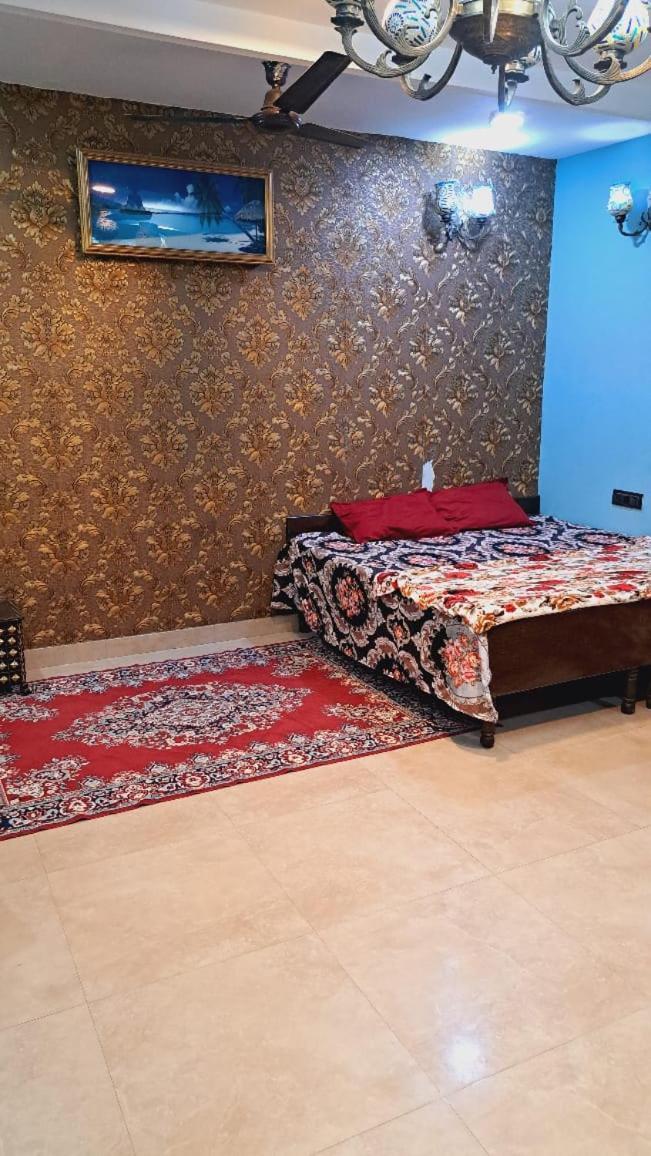 Apartment Mughals *